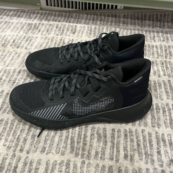 nike kyrie flytrap size 7